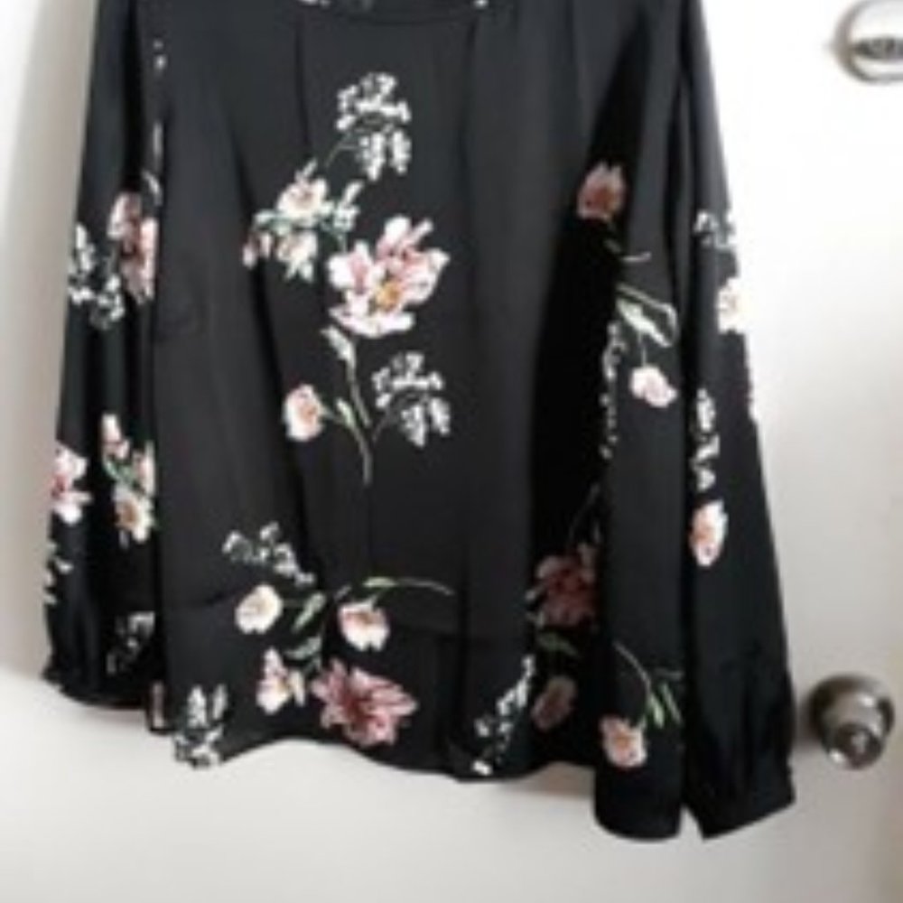 ellos, long sleeves, black flowered pullover blouse, size 28, brand new